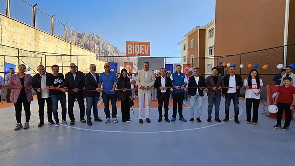Basketbol İçin Destek ve Eğitim Vakfı (BİDEV) yeni sahasının Hakkari’de açtı