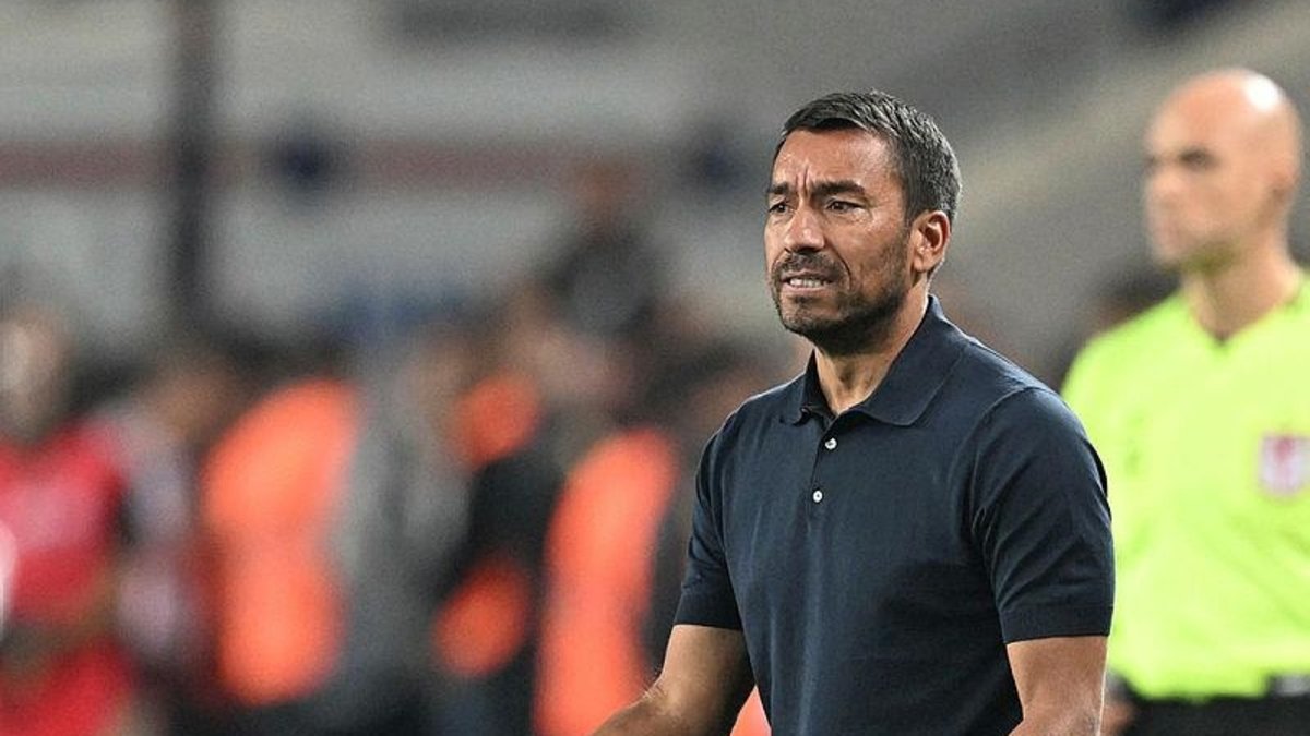 Beşiktaş’tan transfer harekatı! İşte Van Bronckhorst’un listesindeki yıldızlar