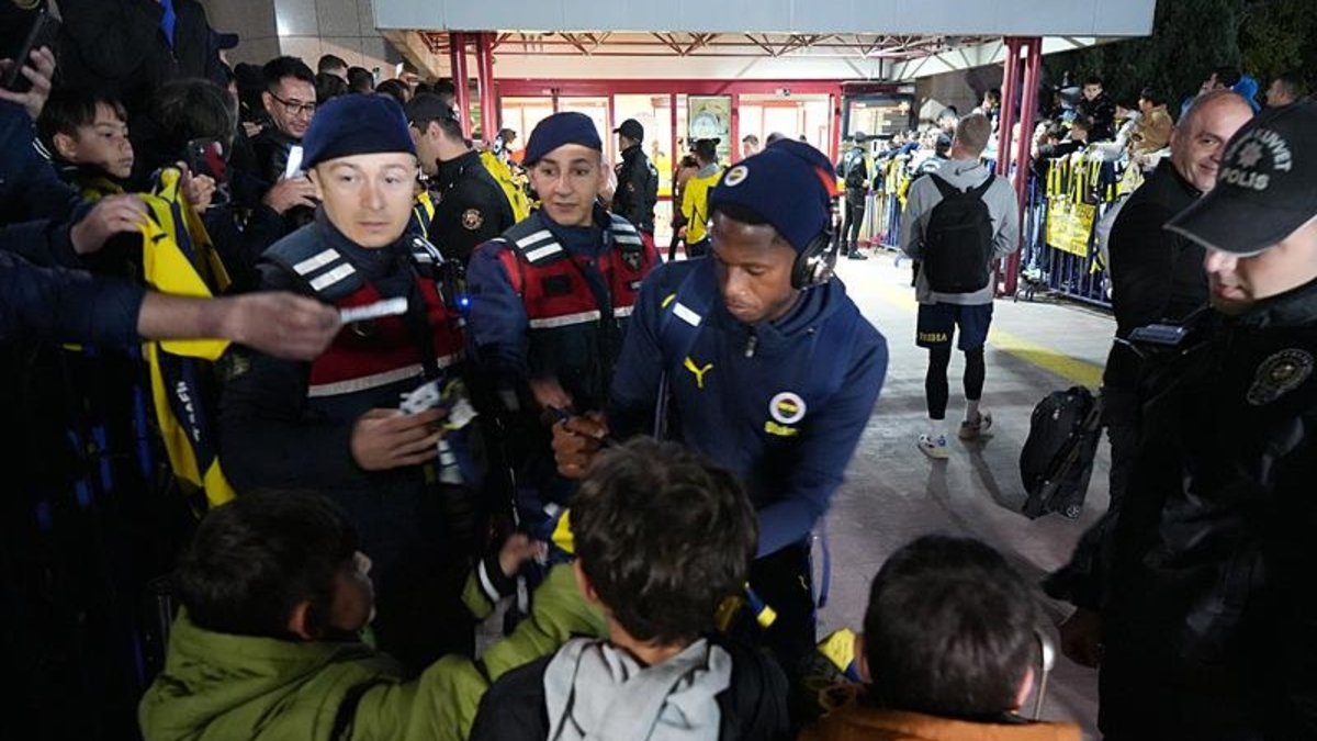Fenerbahçe kafilesine Samsun’da coşkulu karşılama