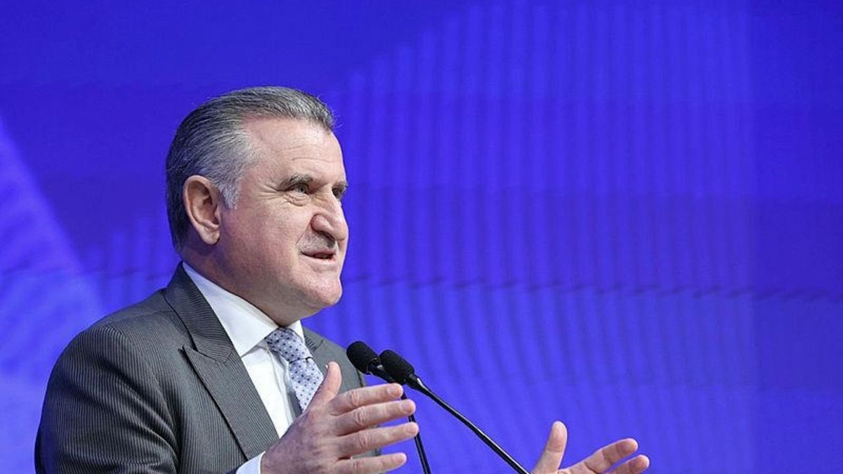 Gençlik ve Spor Bakanı Dr. Osman Aşkın Bak’tan Toprak Razgatlıoğlu’na tebrik mesajı